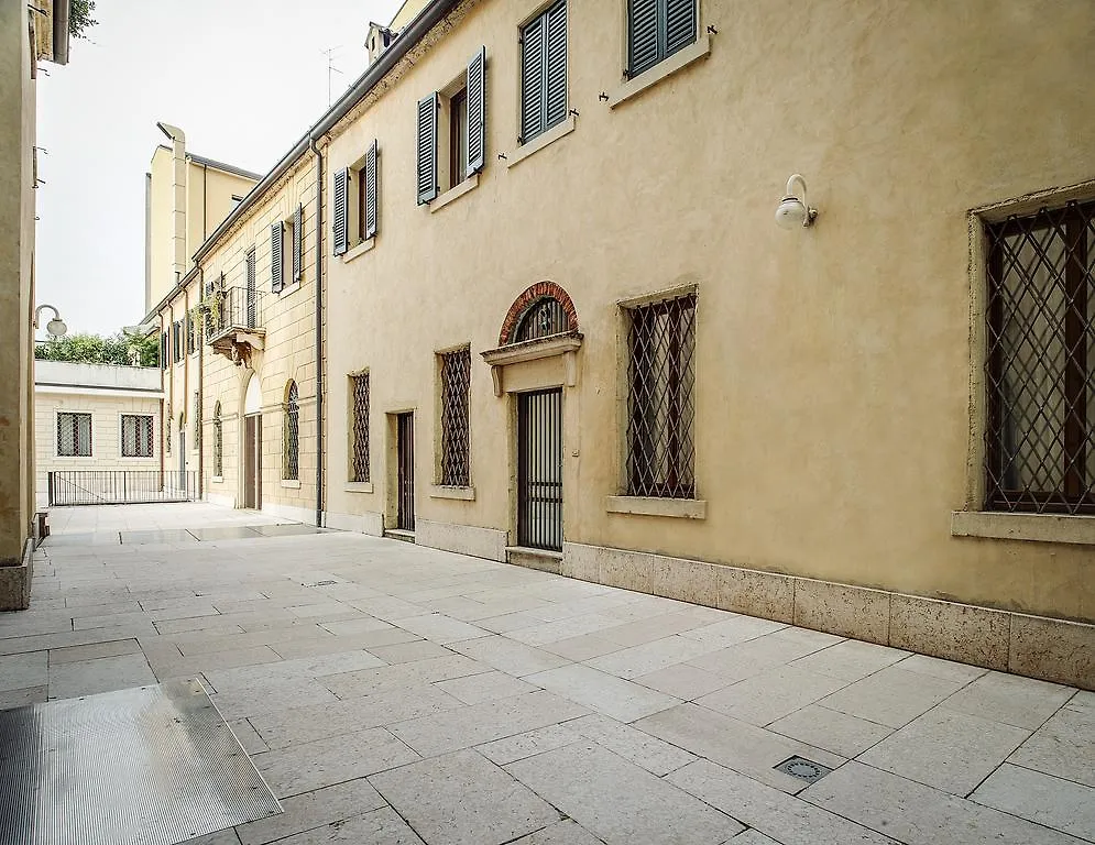 Arena Easy Suites Guesthouse Verona