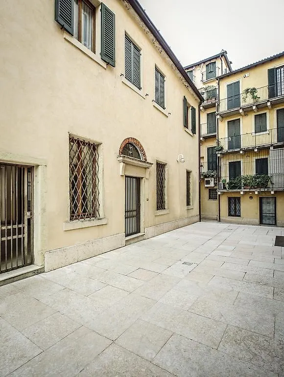 Arena Easy Suites Guesthouse Verona Affittacamere
